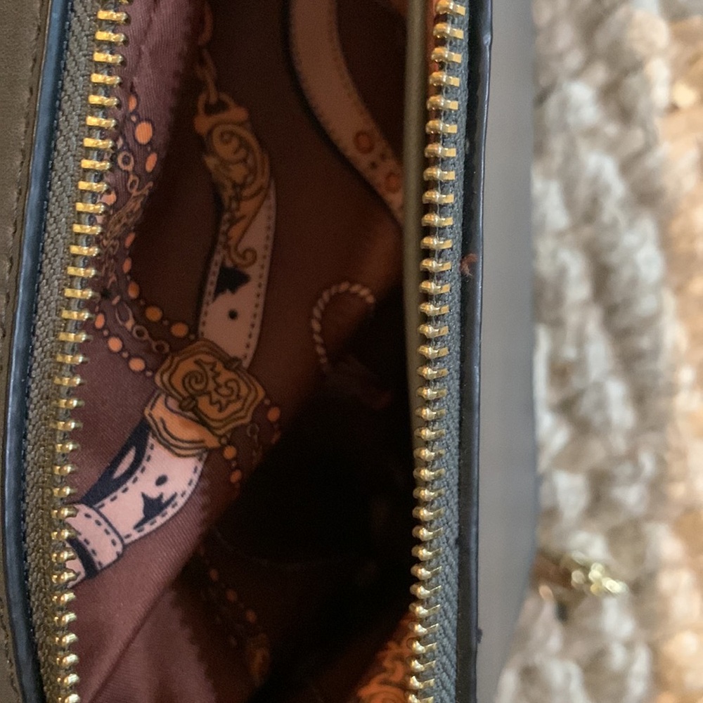 Camera crossbody - Picture 3 of 9